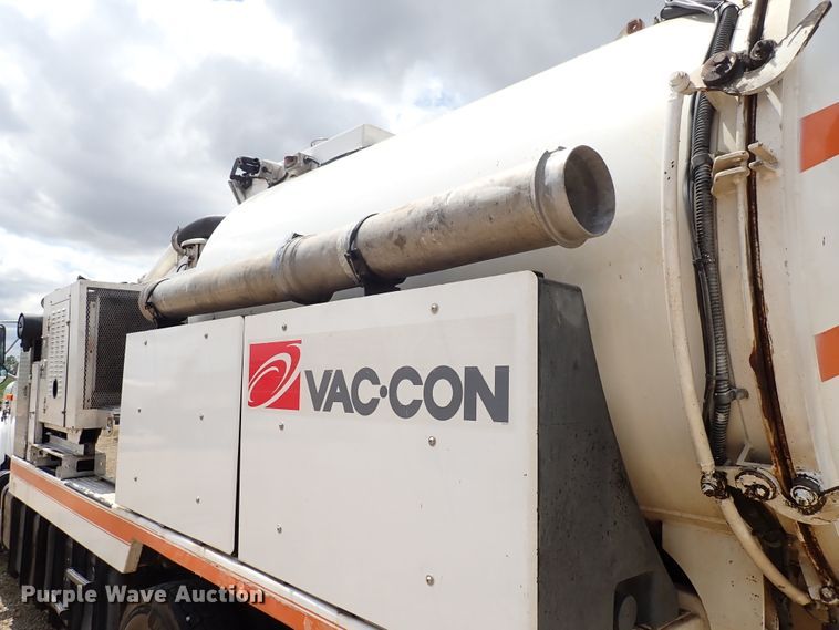 image for item DM5015 2002 International 2554  sewer jetter truck