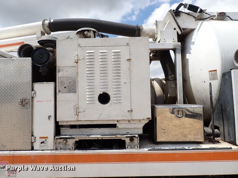 image for item DM5015 2002 International 2554  sewer jetter truck