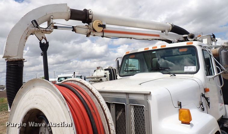 image for item DM5015 2002 International 2554  sewer jetter truck