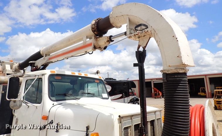 image for item DM5015 2002 International 2554  sewer jetter truck