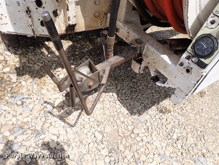 image for item DM5015 2002 International 2554  sewer jetter truck