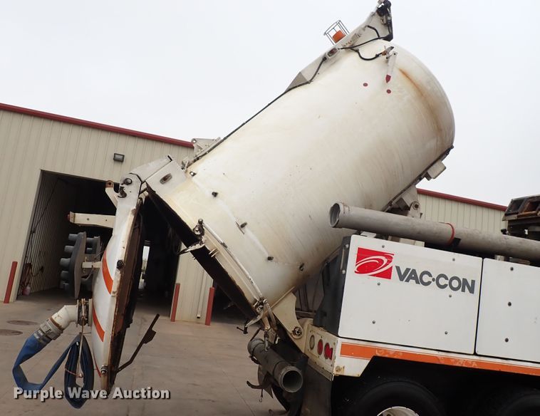 image for item DM5015 2002 International 2554  sewer jetter truck