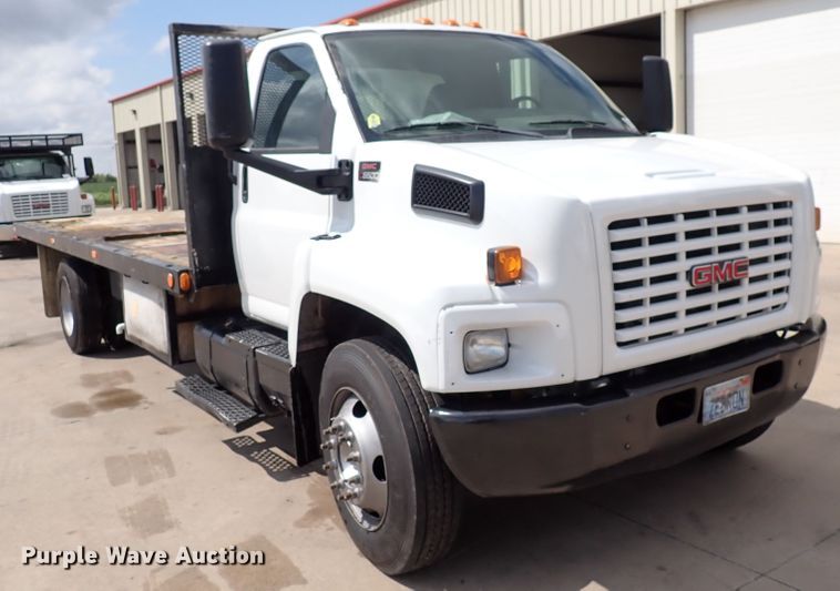 image for item DM5017 2005 GMC C6500  flatbed truck