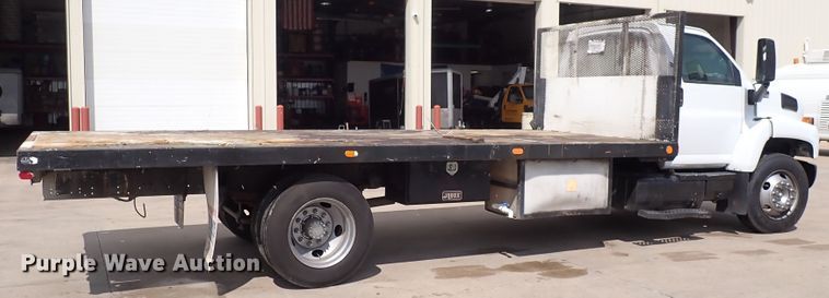 image for item DM5017 2005 GMC C6500  flatbed truck