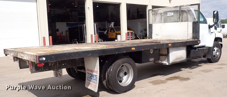 image for item DM5017 2005 GMC C6500  flatbed truck
