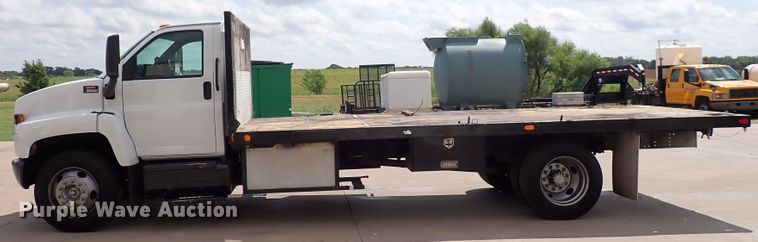image for item DM5017 2005 GMC C6500  flatbed truck