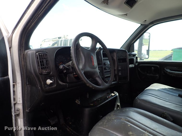 image for item DM5017 2005 GMC C6500  flatbed truck