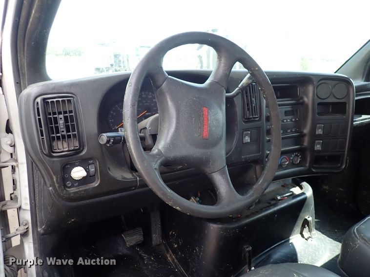 image for item DM5017 2005 GMC C6500  flatbed truck