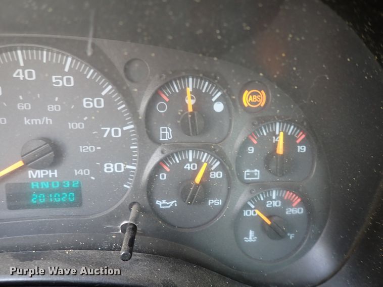 image for item DM5017 2005 GMC C6500  flatbed truck