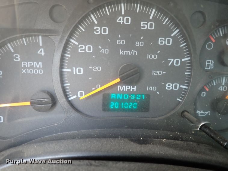 image for item DM5017 2005 GMC C6500  flatbed truck