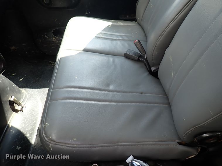 image for item DM5017 2005 GMC C6500  flatbed truck