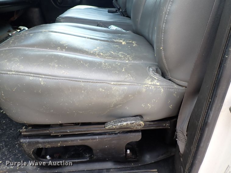 image for item DM5017 2005 GMC C6500  flatbed truck