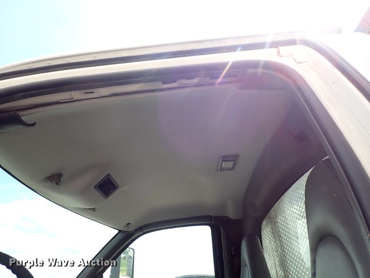 image for item DM5017 2005 GMC C6500  flatbed truck