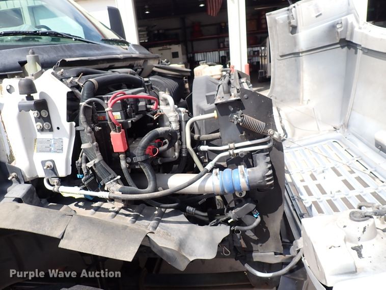 image for item DM5017 2005 GMC C6500  flatbed truck