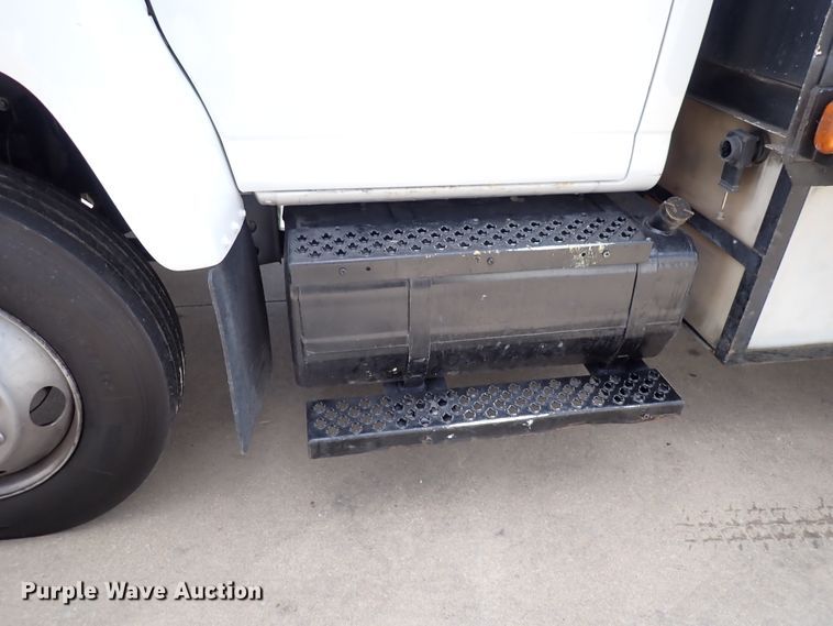 image for item DM5017 2005 GMC C6500  flatbed truck