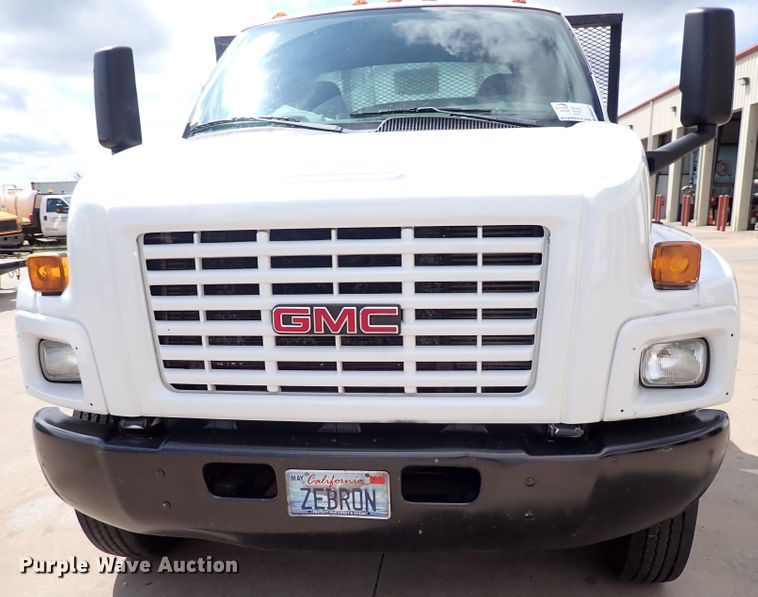 image for item DM5017 2005 GMC C6500  flatbed truck