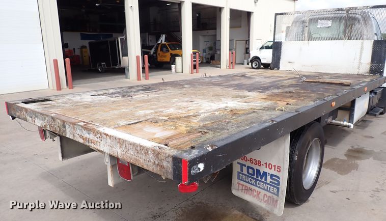image for item DM5017 2005 GMC C6500  flatbed truck