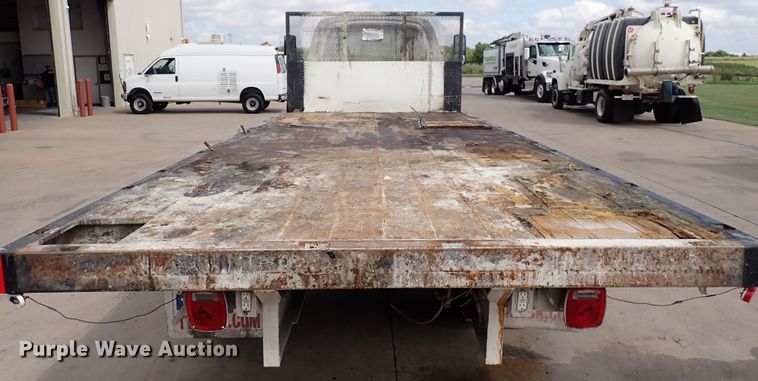 image for item DM5017 2005 GMC C6500  flatbed truck