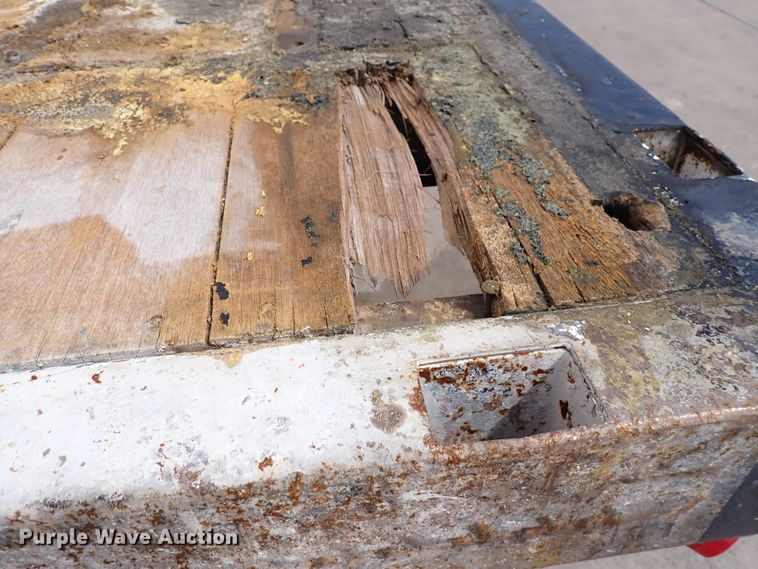 image for item DM5017 2005 GMC C6500  flatbed truck