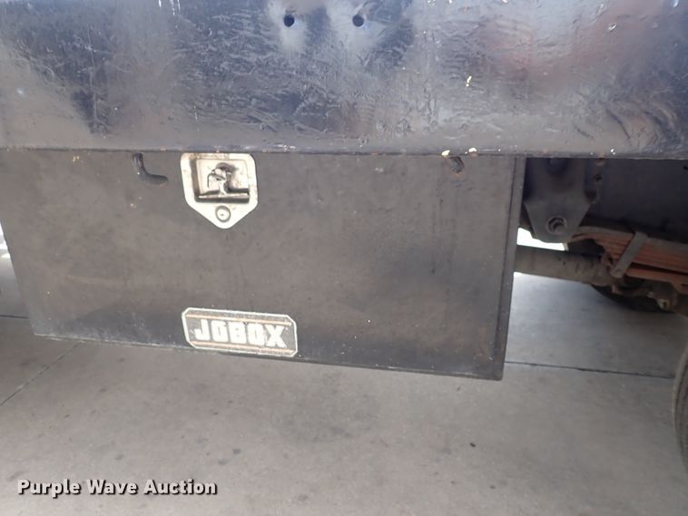 image for item DM5017 2005 GMC C6500  flatbed truck