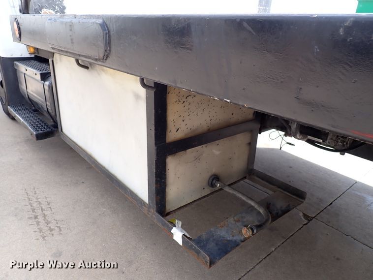 image for item DM5017 2005 GMC C6500  flatbed truck