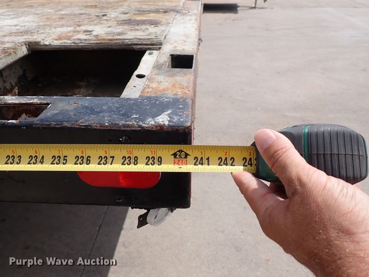 image for item DM5017 2005 GMC C6500  flatbed truck