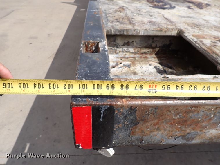 image for item DM5017 2005 GMC C6500  flatbed truck