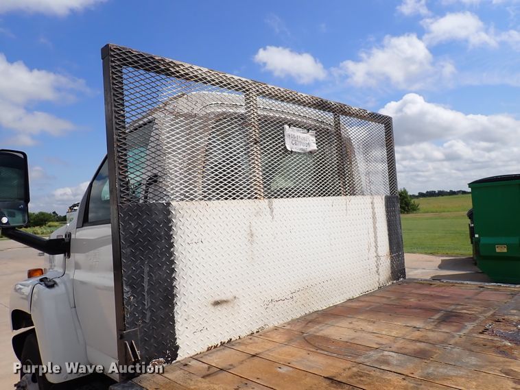 image for item DM5017 2005 GMC C6500  flatbed truck