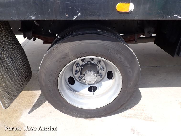 image for item DM5017 2005 GMC C6500  flatbed truck