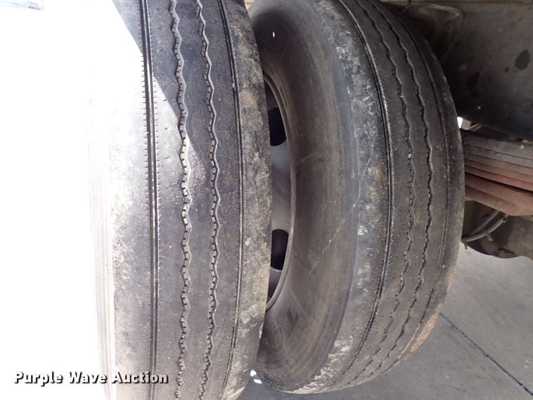 image for item DM5017 2005 GMC C6500  flatbed truck