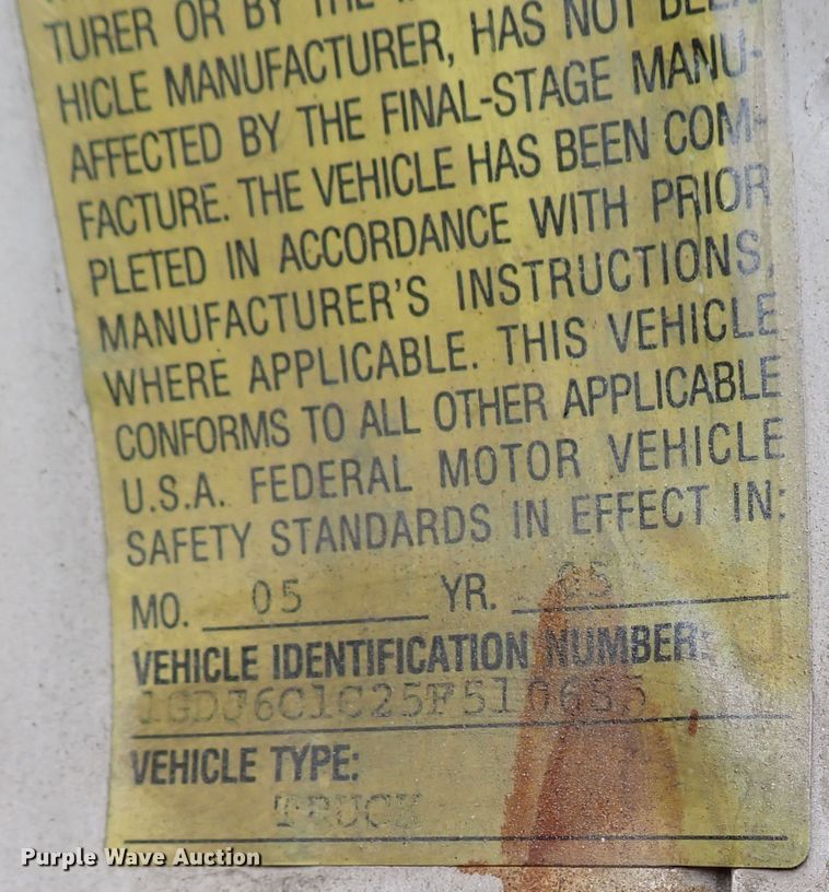 image for item DM5017 2005 GMC C6500  flatbed truck