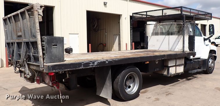 image for item DM5018 2005 GMC C6500  flatbed truck