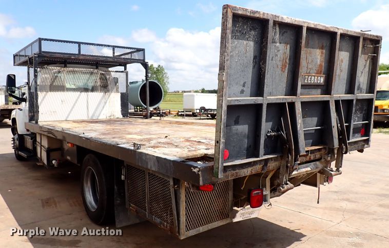 image for item DM5018 2005 GMC C6500  flatbed truck