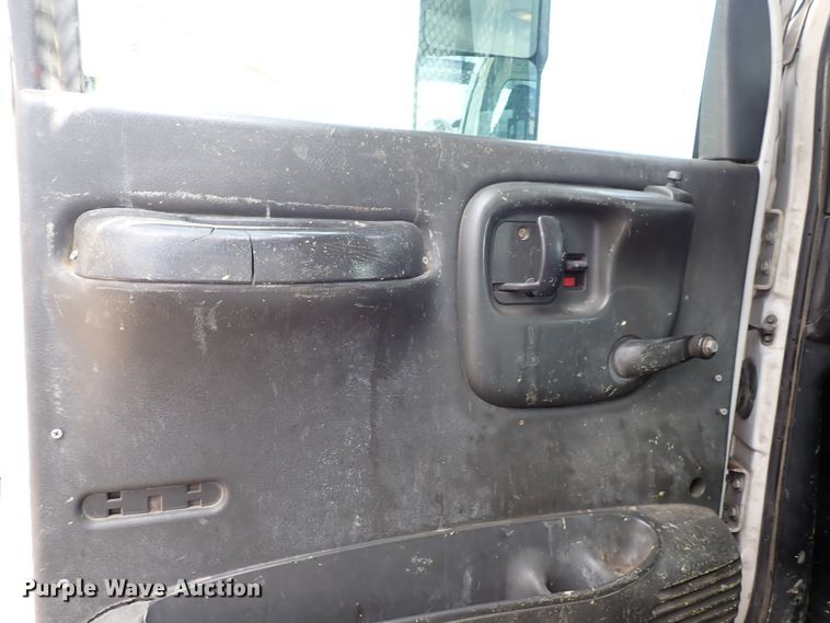 image for item DM5018 2005 GMC C6500  flatbed truck