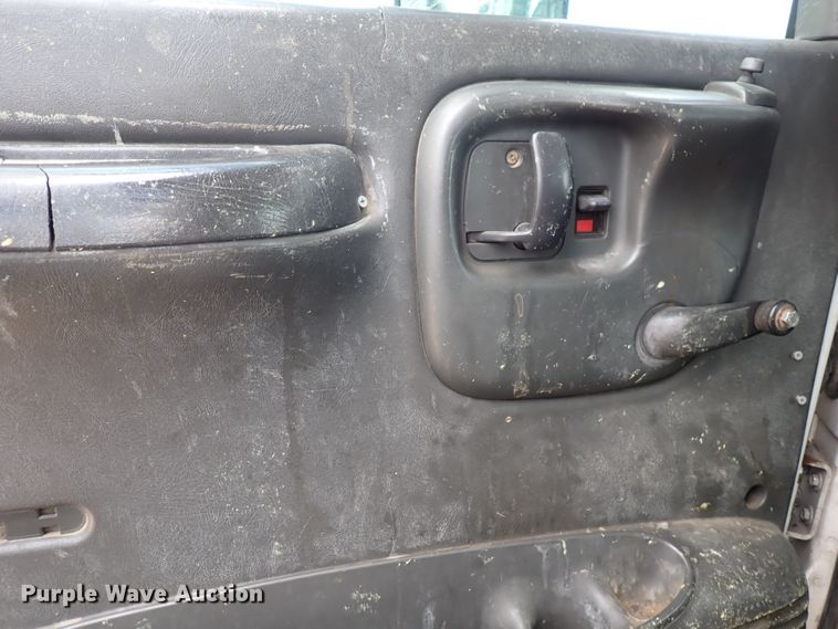 image for item DM5018 2005 GMC C6500  flatbed truck