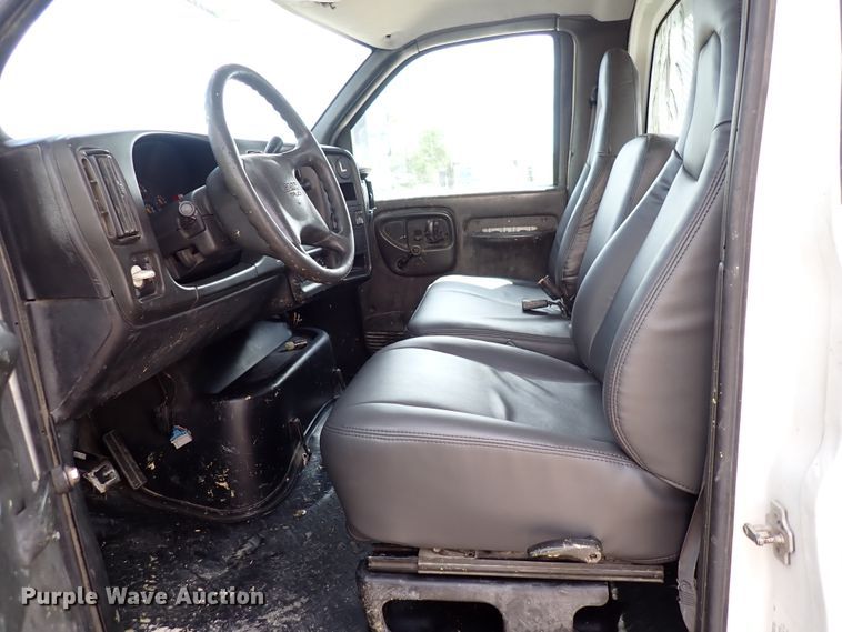 image for item DM5018 2005 GMC C6500  flatbed truck