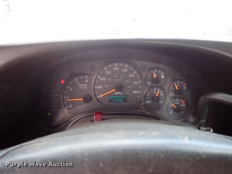 image for item DM5018 2005 GMC C6500  flatbed truck