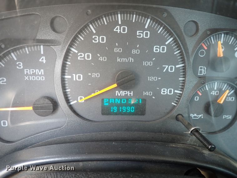 image for item DM5018 2005 GMC C6500  flatbed truck