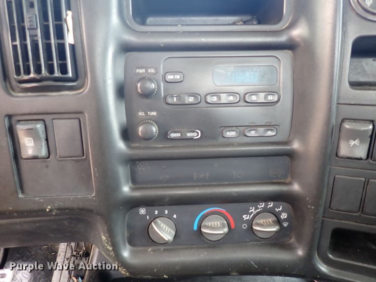 image for item DM5018 2005 GMC C6500  flatbed truck