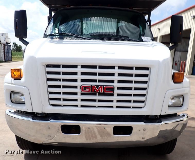 image for item DM5018 2005 GMC C6500  flatbed truck