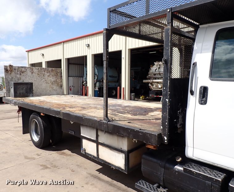 image for item DM5018 2005 GMC C6500  flatbed truck