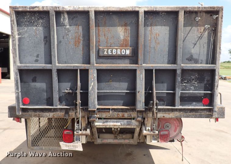 image for item DM5018 2005 GMC C6500  flatbed truck