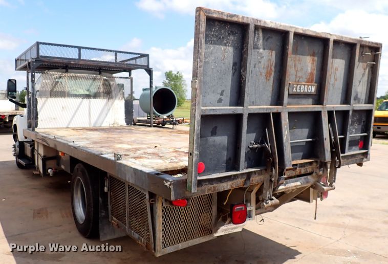 image for item DM5018 2005 GMC C6500  flatbed truck