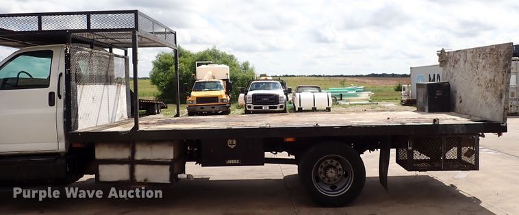 image for item DM5018 2005 GMC C6500  flatbed truck