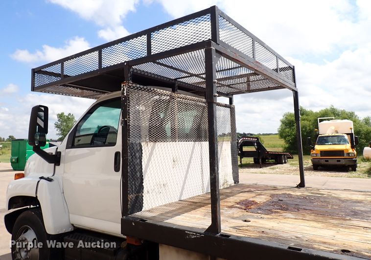 image for item DM5018 2005 GMC C6500  flatbed truck