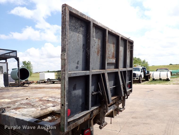 image for item DM5018 2005 GMC C6500  flatbed truck