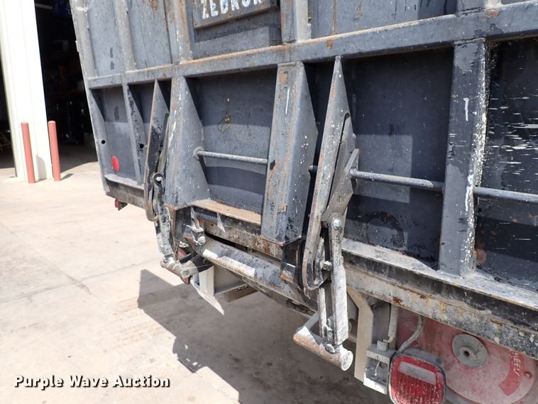 image for item DM5018 2005 GMC C6500  flatbed truck