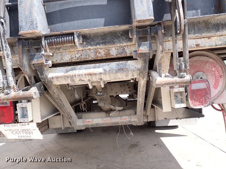 image for item DM5018 2005 GMC C6500  flatbed truck