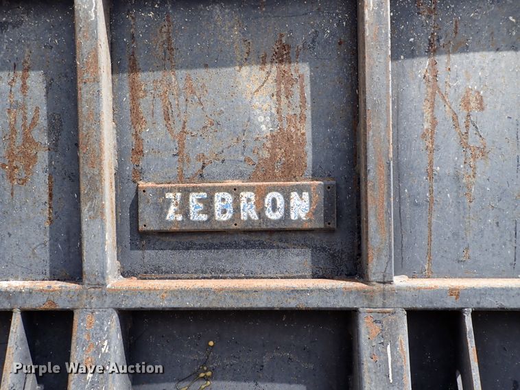 image for item DM5018 2005 GMC C6500  flatbed truck