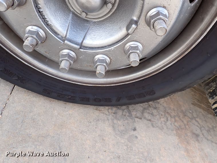 image for item DM5018 2005 GMC C6500  flatbed truck